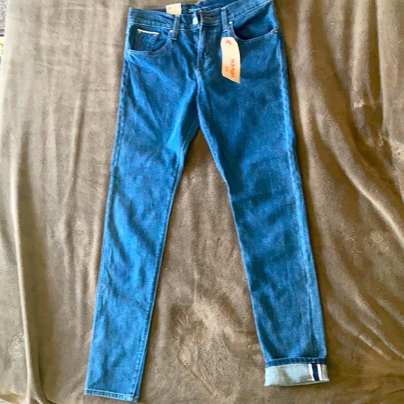 NWT Levi’s! Never been worn. Medium wash. Size 26. - Picture 2 of 5